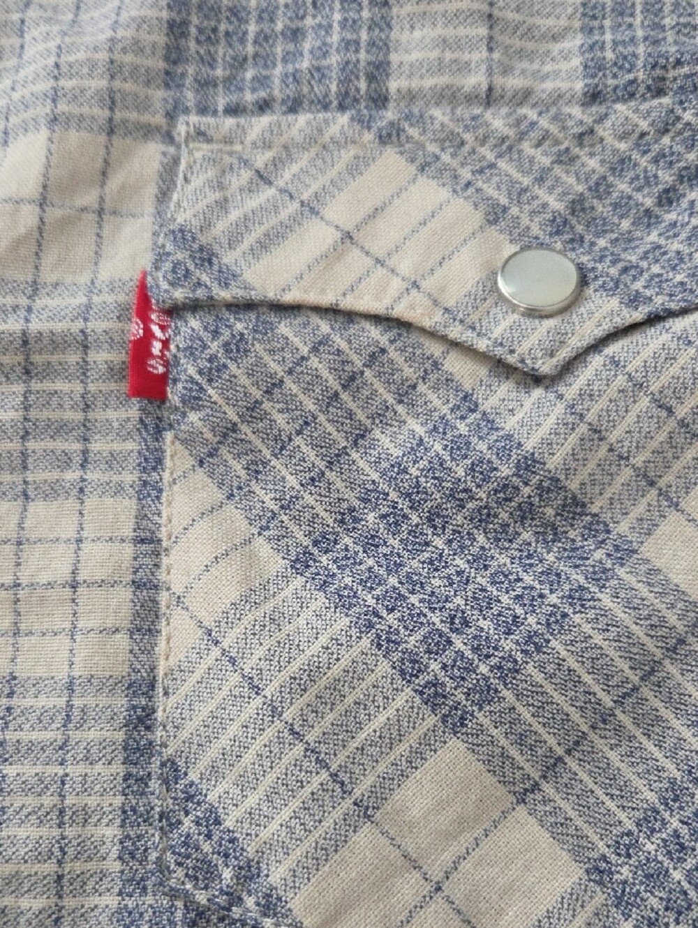 Levi's Women's Cream and Blue Plaid Snap-Down Shirt - Picture 6 of 7